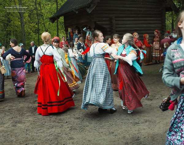 Какие традиции в изображении реальной действительности во время войны унаследовал у толстого шолохов